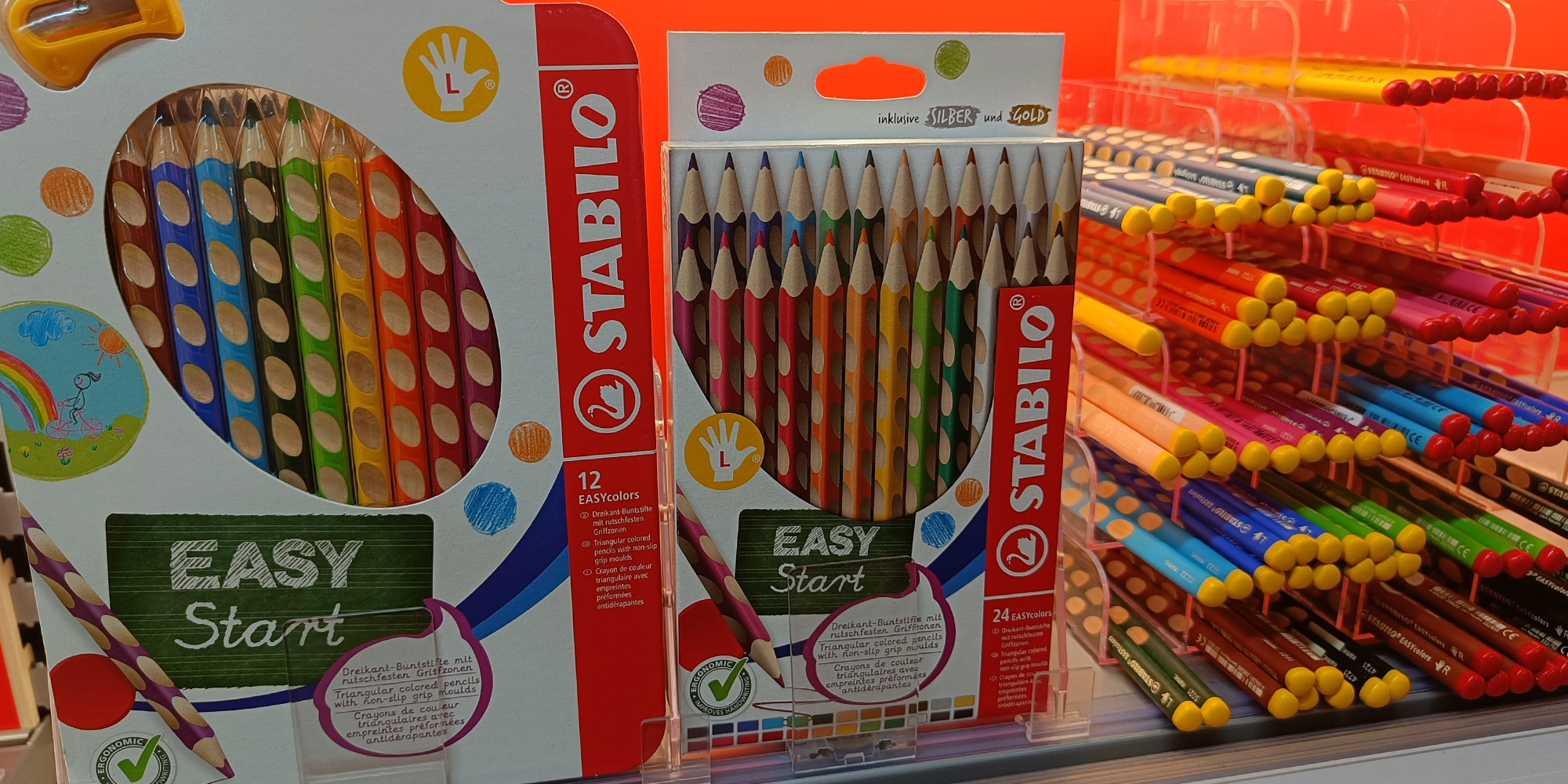 Linkshand-Buntstifte Linkshänderbuntstifte wurden speziell für linkshändige Kinder entwickelt. Die ergonomische Form und die weiche Mine erleichtern das Malen und Zeichnen und ermöglichen ein komfortables und präzises Arbeiten.